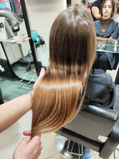 Dos Hermanas Peluquería y Estética Avanzada - Peluquería en León AF1QipMyfAJREL6F8drYWCKASE-b170TBjHW_Ra8GPKm=w408-h544-k-no