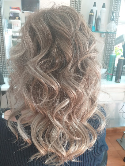 Mercedes Ferreiro Peluquería y Belleza - Peluquería en Fuenlabrada U