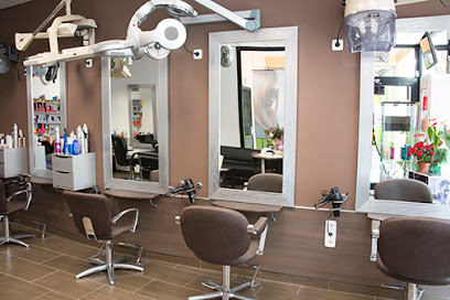 Estética y Peluquería Trucco - Peluquería en Torrejón de Ardoz AF1QipPpoFKta4ZhQ9rf4xzksAdnNBq93S6PWyZ3QS6C=w408-h272-k-no