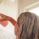 ¿Cómo lavar el pelo a una persona mayor en casa? como-lavar-el-pelo-a-una-persona-mayor-en-casa